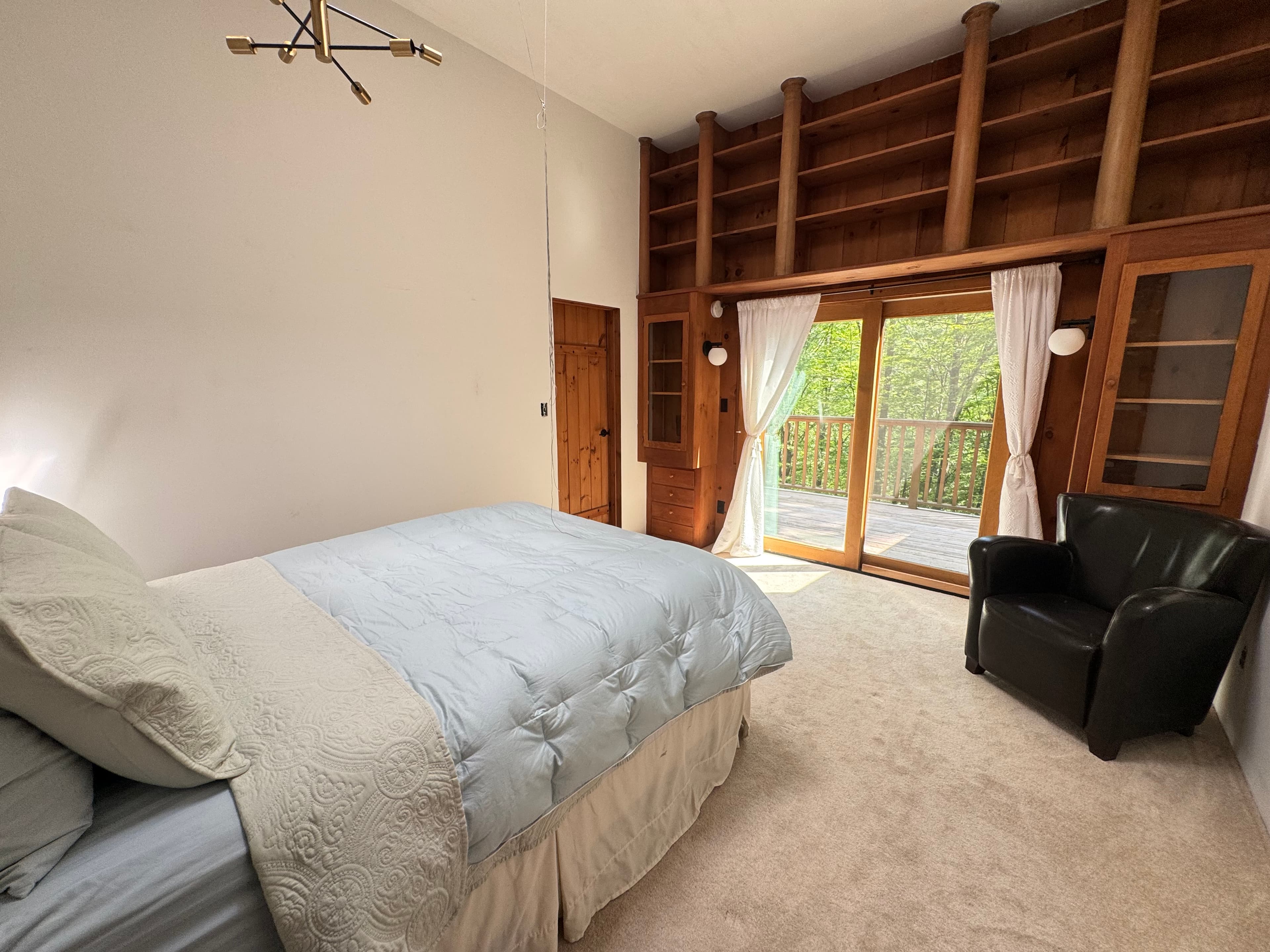 VelocityMaid vacation rental bedroom in Perkinsville, VT